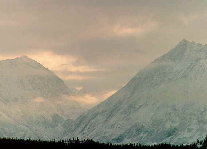 snowy peaks copy.JPG (41130 bytes)